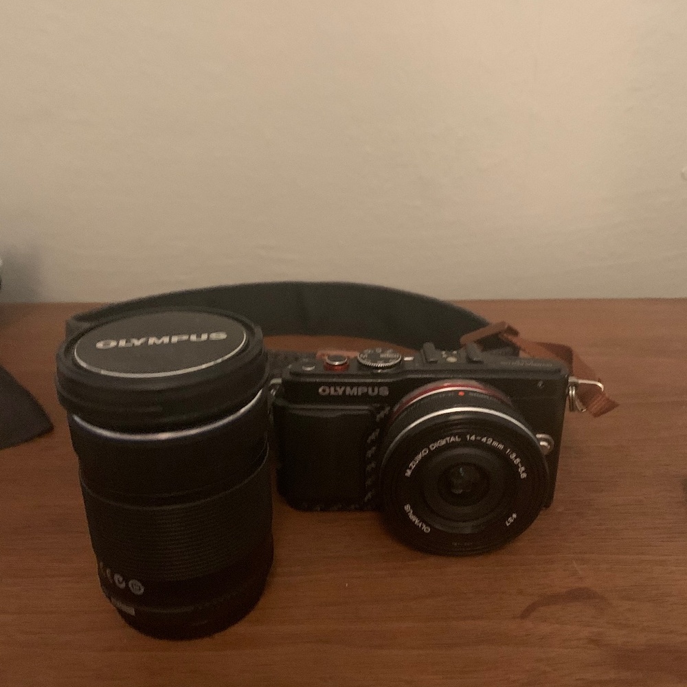 Olympus Pen Lite E-PL6 16MP Digital Camera Black (14-42mm ,40-150mm lens)